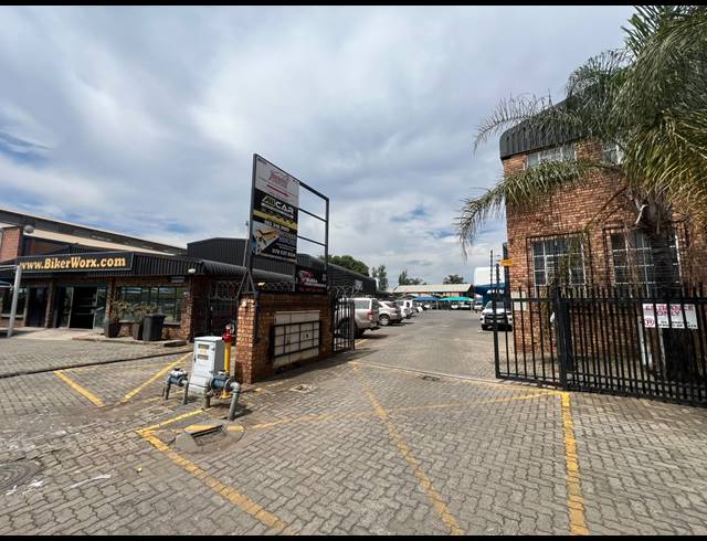 85M² WAREHOUSE TO LET IN HENNOPSPARK